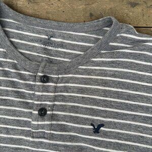 American Eagle Striped Henley Tee M Gray White Y2K Minimalist Core 3225